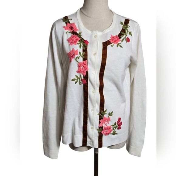 Reference Point NY Floral Embroidered White Sweater - Picture 1 of 6